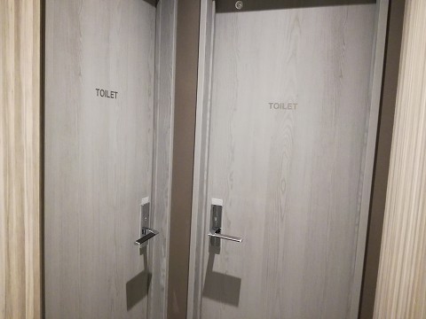 ホテルカーゴ心斎橋　共同トイレ